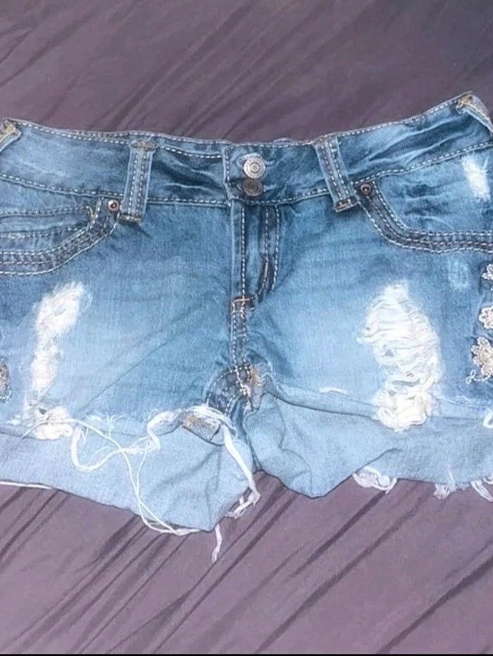 Los rise Amethyst Jean shorts size 3
Amethyst Jeans Women's Distressed Embroide